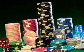Người dùng Việt Nam thực hiện rút tiền VND trên điện thoại tại WC Casino
